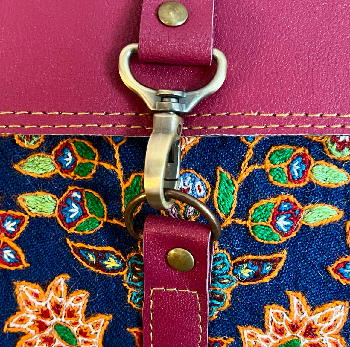 Yara Crossbody (Berry)